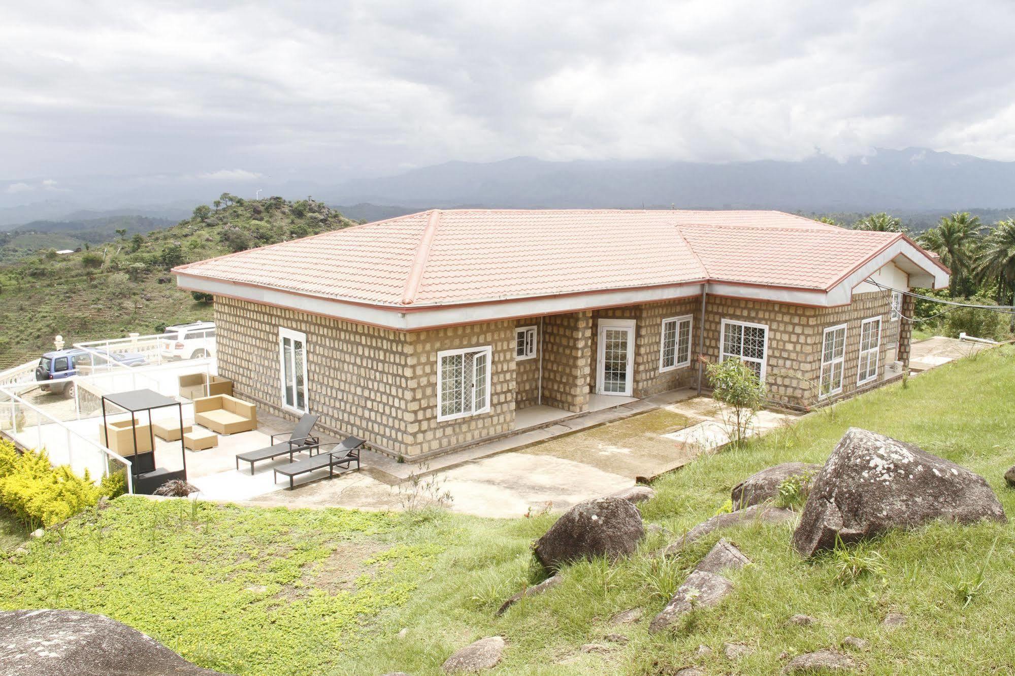 Готель Saddle Hill Ranch Bafut Екстер'єр фото