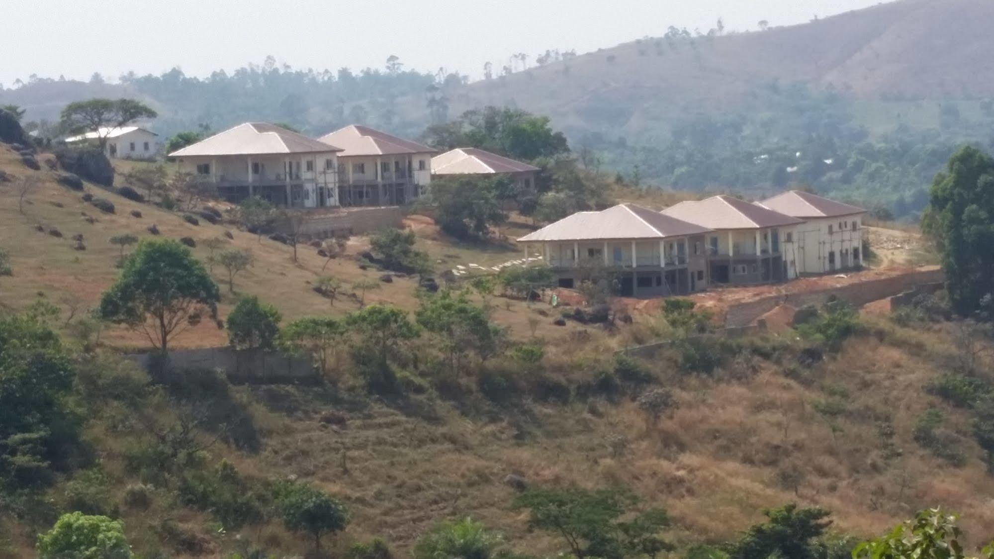 Готель Saddle Hill Ranch Bafut Екстер'єр фото