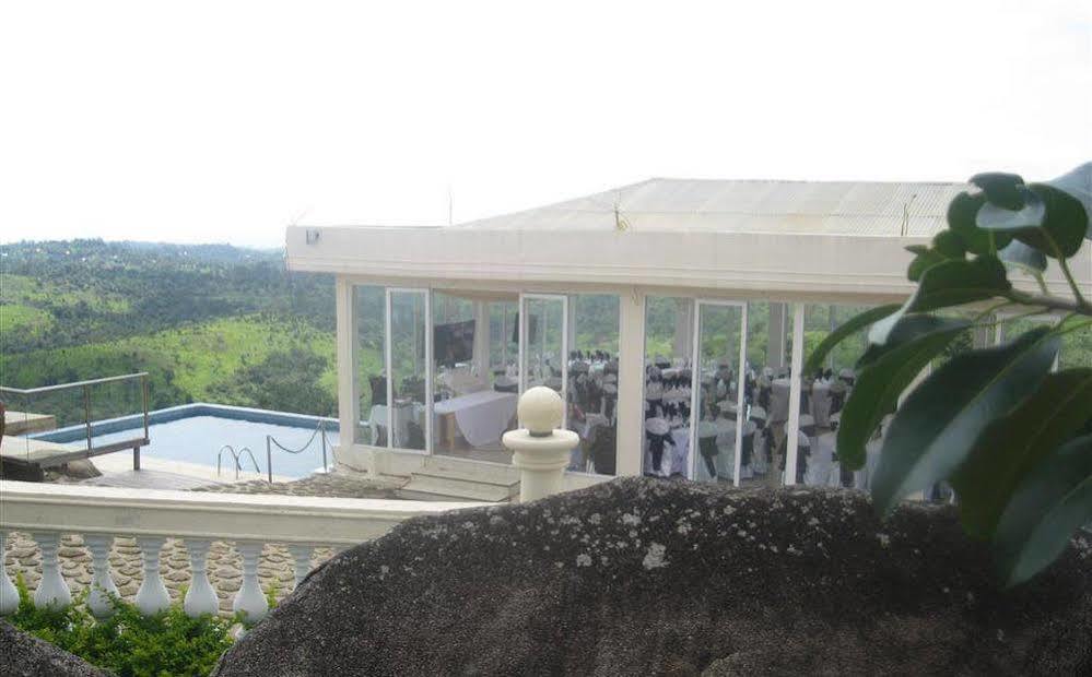 Готель Saddle Hill Ranch Bafut Екстер'єр фото