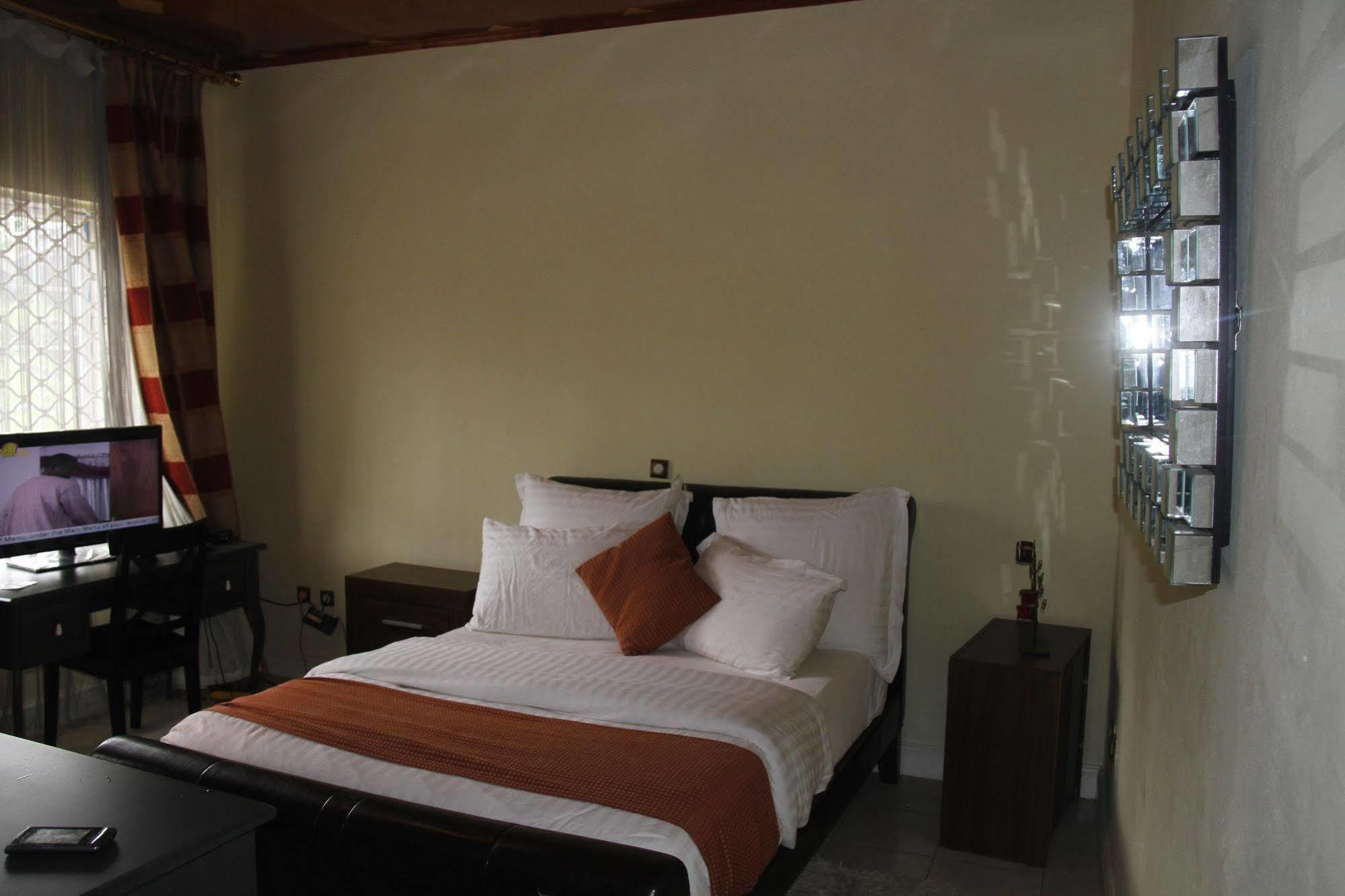 Готель Saddle Hill Ranch Bafut Екстер'єр фото