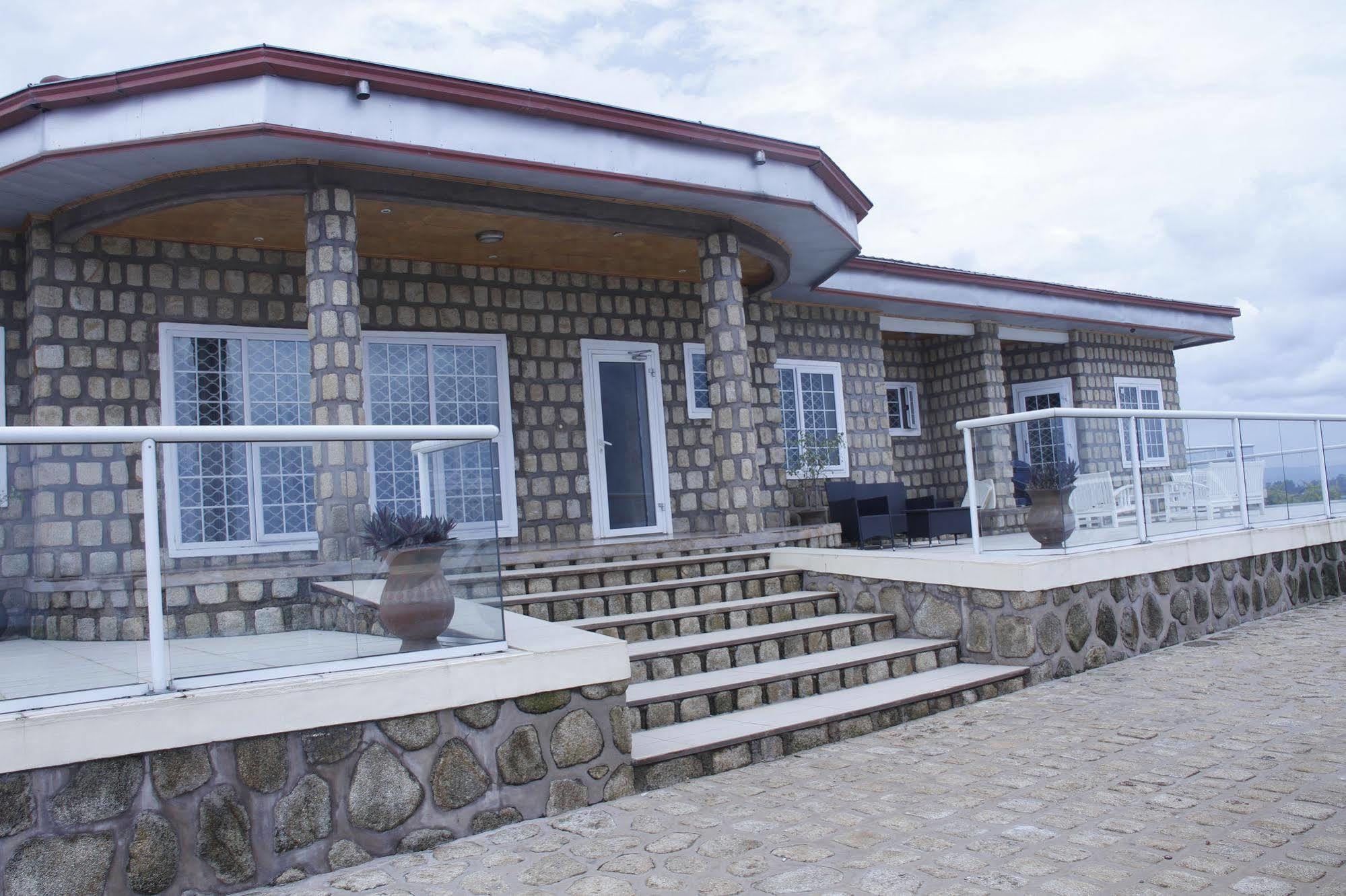 Готель Saddle Hill Ranch Bafut Екстер'єр фото