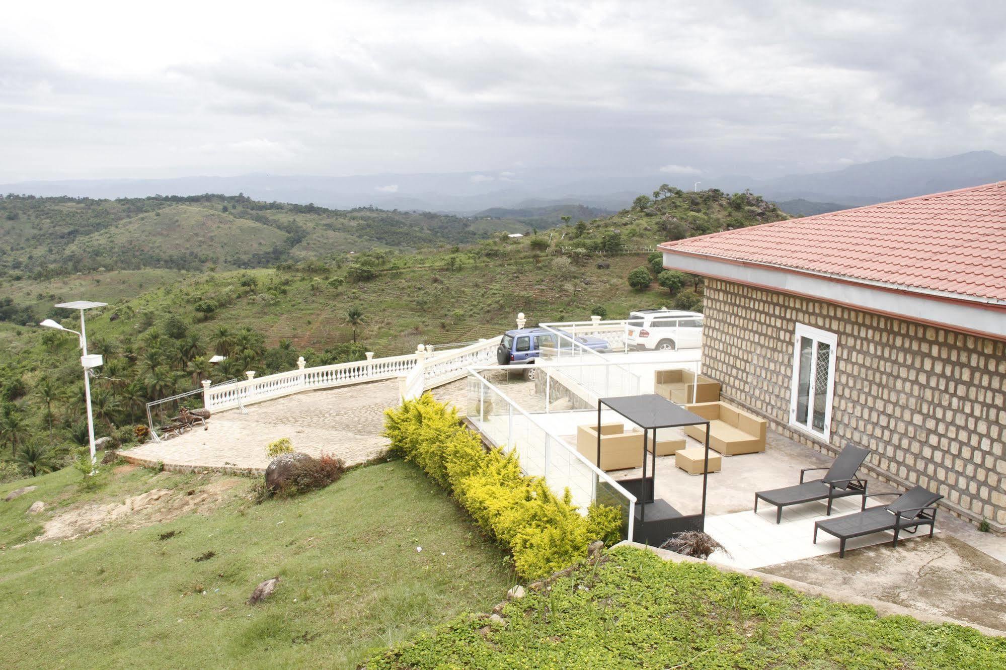 Готель Saddle Hill Ranch Bafut Екстер'єр фото